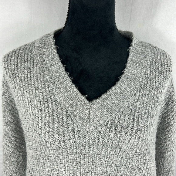 NWOT NOBO Heather Grey Ribbed  Pull Over Knit Sweater - Picture 3 of 6